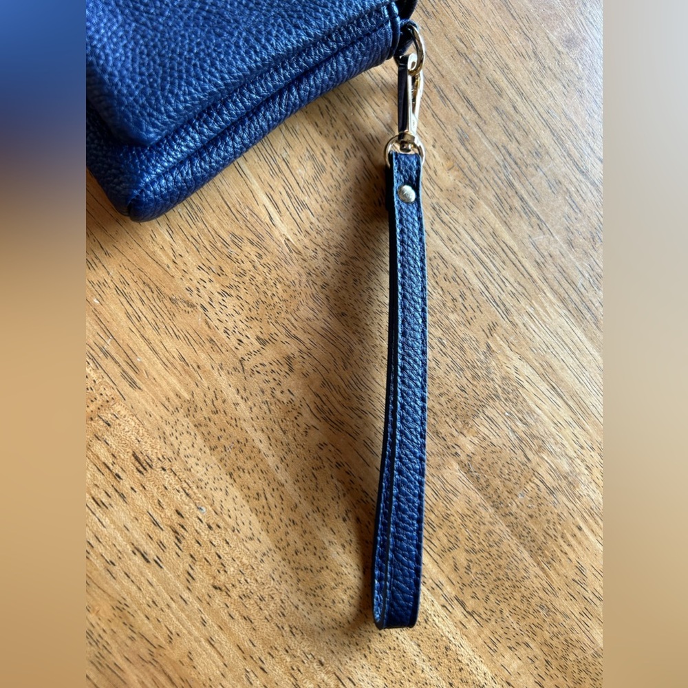 CHARMING CHARLIE Navy wristlet - Picture 2 of 10
